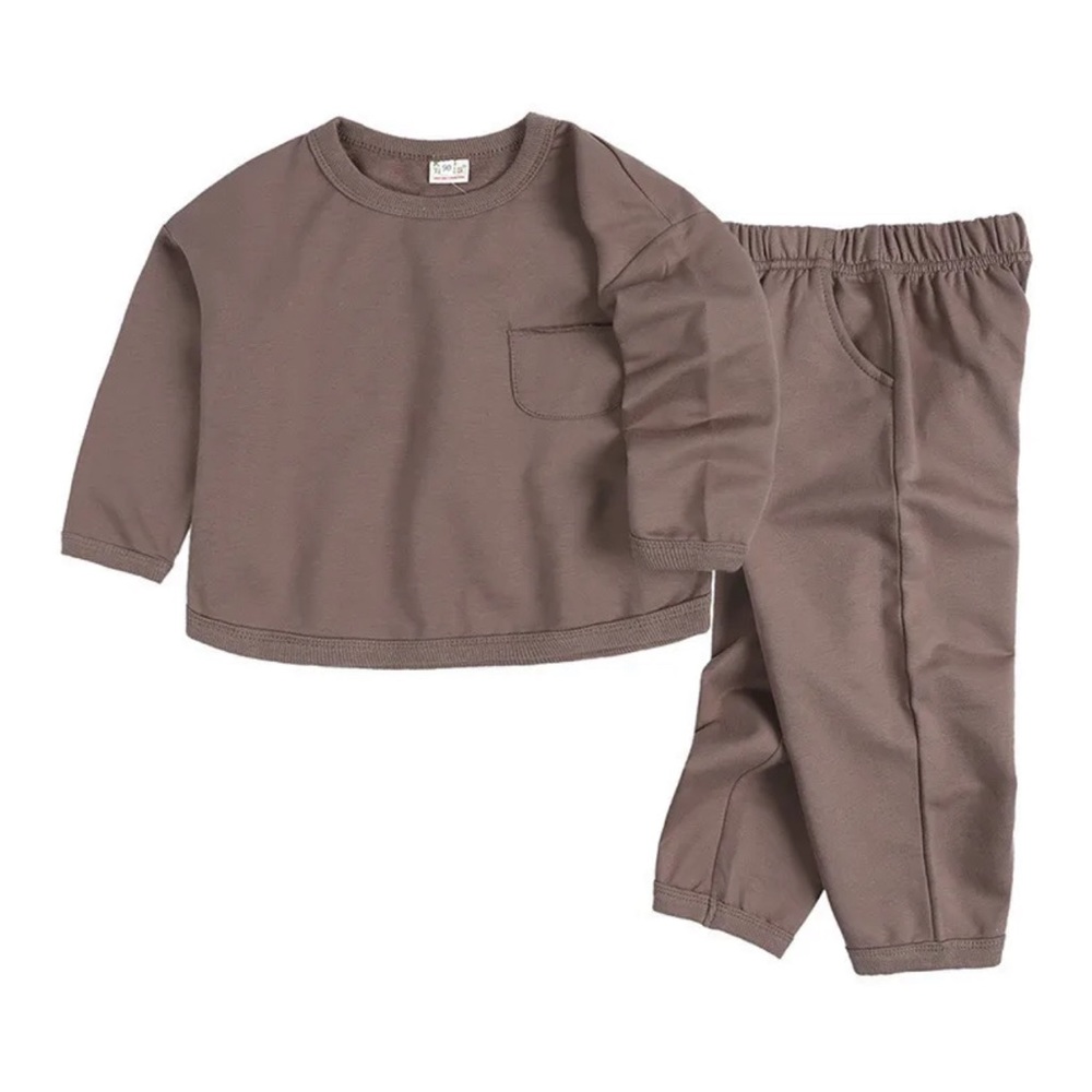 Unisex 2 piece tracksuit size 6-7 available